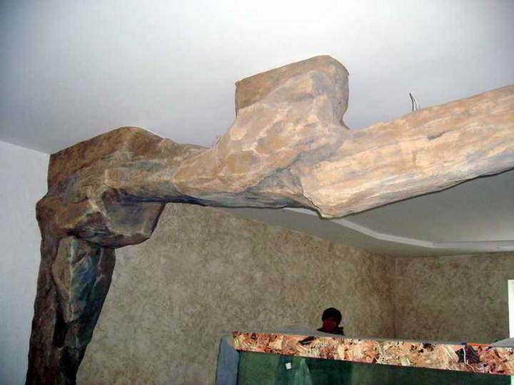 "упавшее дерево" под потолком