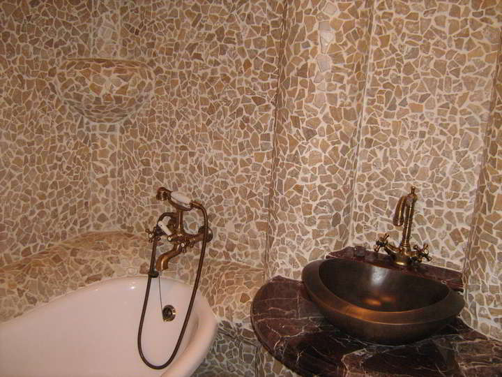 каменная мозаика в ванной	